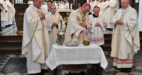 Msza Krzyżma w Oliwie. Abp Wojda do kapłanów: Bez Chrystusa wszystko się sypie