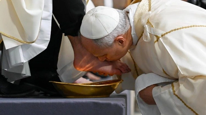 Leon XIV: obmycie nóg – synteza objawienia Boga