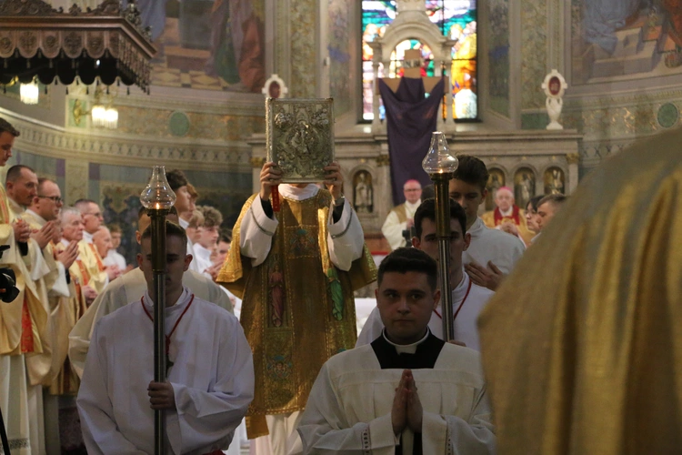 Płock. Msza Krzyżma