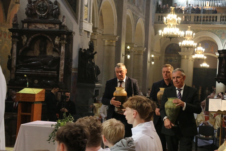 Płock. Msza Krzyżma