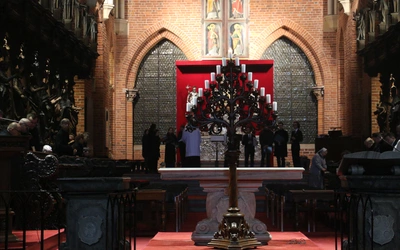 Ciemna jutrznia w archikatedrze wrocławskiej w Wielki Piątek 2026