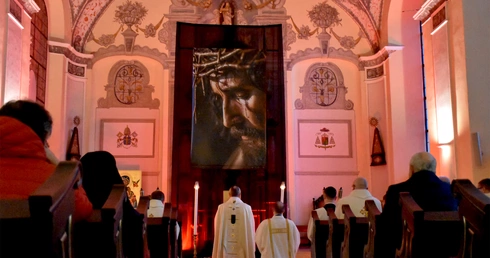 Msza Wieczerzy Pańskiej. Abp Wojda: Świat potrzebuje świadków Eucharystii