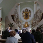 Droga Krzyżowa chłopaków ze skoczowskiej Przestrzeni Opatrzności w Pogórzu