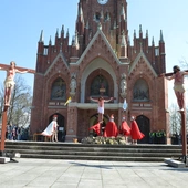 Abp Przybylski na piekarskiej Kalwarii: Uciekając od krzyża, uciekamy od miłości i prawdy