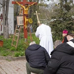 Droga Krzyżowa w schronisku Towarzystwa Pomocy im. św. Brata Alberta