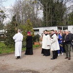 Droga Krzyżowa w schronisku Towarzystwa Pomocy im. św. Brata Alberta