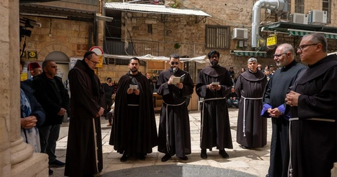 Jerozolima: 10 zakonników na Drodze Krzyżowej eskortowanych przez 50 żołnierzy