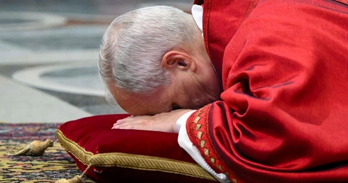 Liturgia Męki Pańskiej w Watykanie: Uczmy się od Chrystusa nie odpłacać złem na zło