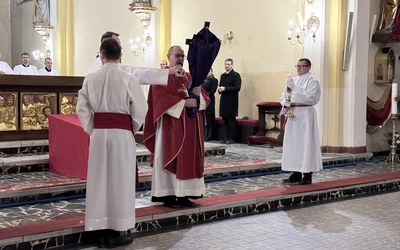 Wielki Piątek. Liturgia w kościele NSPJ w Mysłowicach