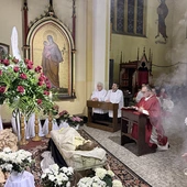 Liturgia Wielkiego Piątku w parafii NSPJ w Mysłowicach