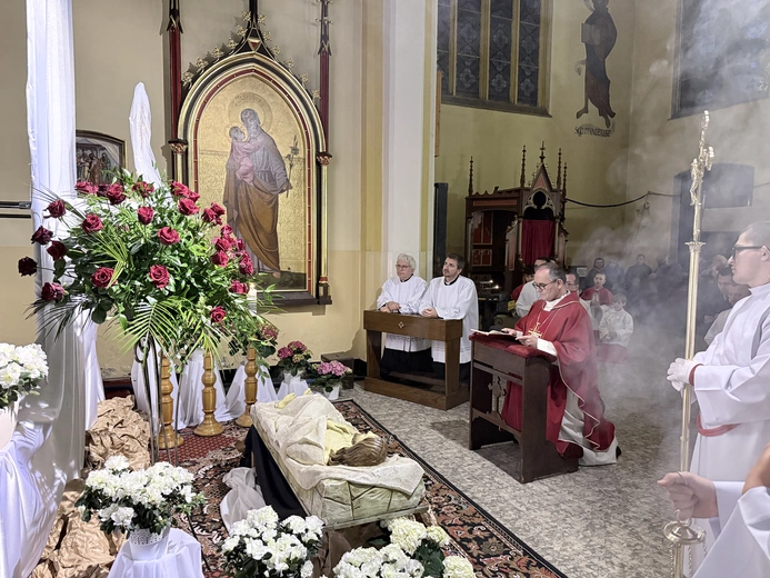 Liturgia Wielkiego Piątku w parafii NSPJ w Mysłowicach