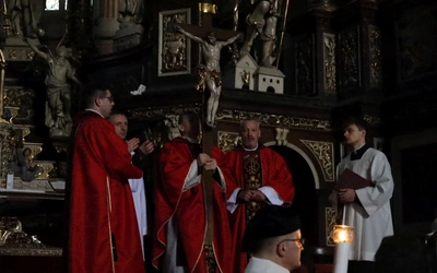 W Wielki Piątek w katedrze zgasło światło i zapadła cisza