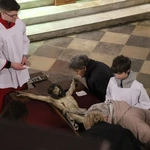 Płock. Wielki Piątek w katedrze