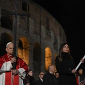 Droga Krzyżowa w Koloseum o pokoju i władzy wywołującej wojny