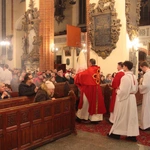 Wielkopiątkowa liturgia w legnickiej katedrze