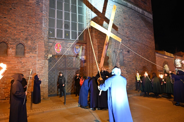 Nocne Misterium Krzyża po raz 11.