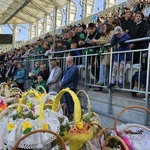 Święcenie pokarmów na stadionie Radomiaka