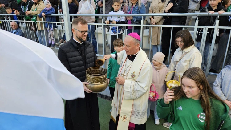 Święcenie pokarmów na stadionie Radomiaka