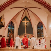 Abp Wojda: Krzyż nie jest rzeczą, jest znakiem wielkiej miłości