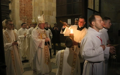 Wielka Sobota w katedrze wrocławskiej - Wigilia Paschalna