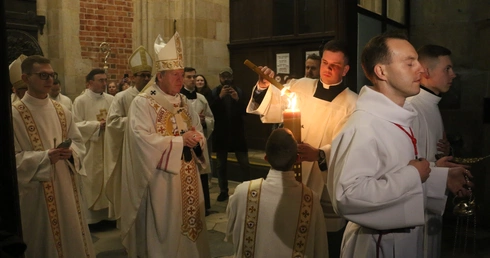 Wielka Sobota w katedrze wrocławskiej - Wigilia Paschalna