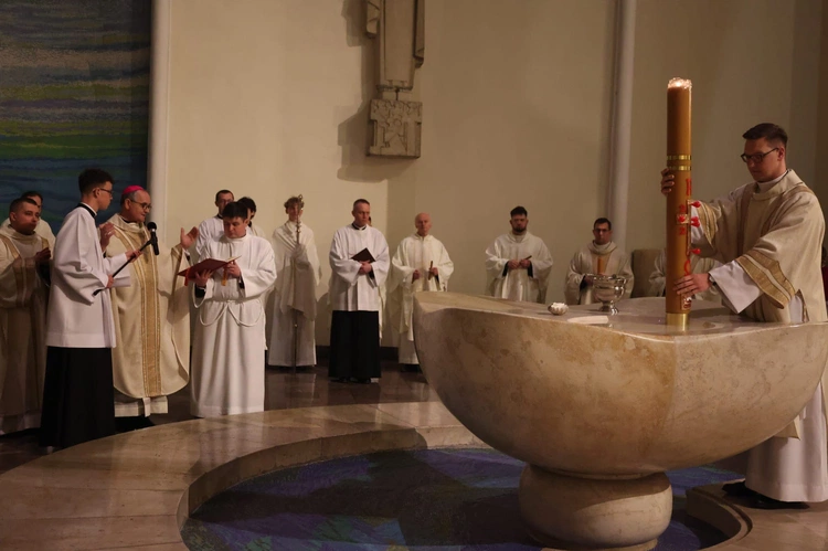 Abp Przybylski: Jeśli w czymkolwiek utraciliście sens, to uwierzcie na nowo i przyjmijcie prawdę o zmartwychwstaniu Chrystusa