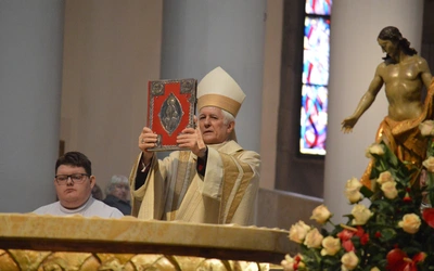 Bp Szkudło: W miejscu, gdzie śmierć miała postawić ostatnią kropkę, Bóg postawił radosny wykrzyknik