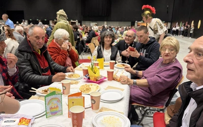 Katowice. Ponad tysiąc osób samotnych i potrzebujących przy jednym stole