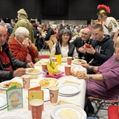 Katowice. Ponad tysiąc osób samotnych i potrzebujących przy jednym stole
