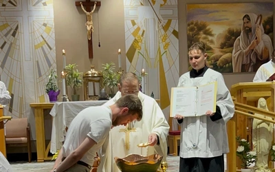 Witajcie w domu! Tysiące chrztów dorosłych w Wielką Noc