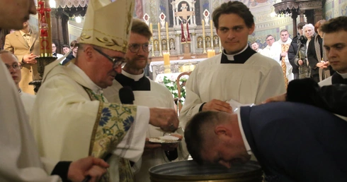 Płock. Po znakach liturgii do pustego grobu Jezusa