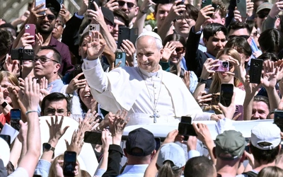 Papież: głoszenie Paschy Chrystusa to dawanie nowego głosu nadziei