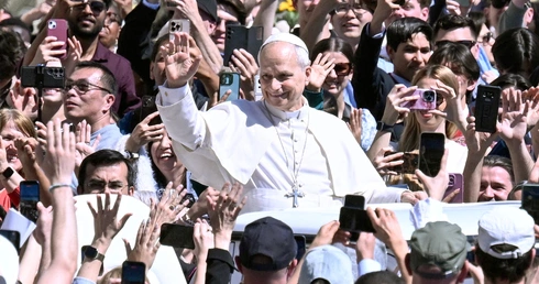 Papież: głoszenie Paschy Chrystusa to dawanie nowego głosu nadziei