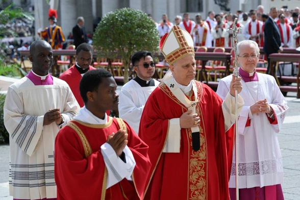 Pierwsza Wielkanoc Leona XIV: Pokój, tradycja, polskie życzenia 