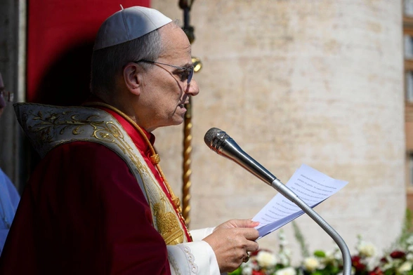 Leon XIV podczas błogosłwieństwa Urbi et Orbi