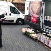  Przed rozdysponowaniem wszystkie produkty spożywcze zostaną poświęcone przez ks. Radosława Kisiela.