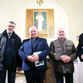 W Kościele Miłosierdzia Bożego: (od lewej) Piotr Ziaja, Henryk Solak, ks. Stanisław Szufnara,  Andrzej Kuta, Tomasz Felczyński.