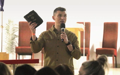 Marcin Zieliński prowadzi spotkania w całej Polsce.