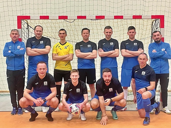 Bielsko-żywiecka reprezentacja księży w futsalu.  