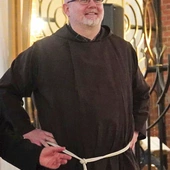 – Ty decydujesz, jak patrzysz na świat – przekonuje kapucyn, autor takich książek, jak „Sztuka życia bez narzekania”, „Ucieszyć się życiem” czy „Psalmoterapia”. Jest również pomysłodawcą aplikacji Dobroteka.