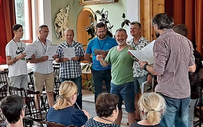  Paweł Bębenek znów odwiedzi naszą diecezję. Na zdjęciu – podczas zajęć na warsztatach w Żywcu. 