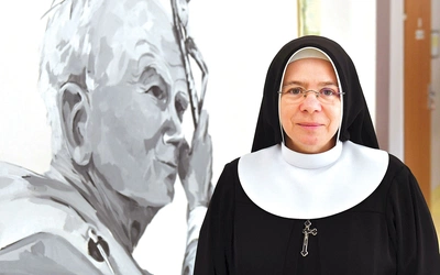 – Jestem siostrą zakonną ze Zgromadzenia Sióstr Franciszkanek Rodziny Maryi. Od ponad 36 lat żyję powołaniem zakonnym i pracuję w edukacji. Moją misję traktuję jako służbę – zarówno Kościołowi, jak i młodemu pokoleniu. W pracy najważniejsze są dla mnie relacje, odpowiedzialność oraz troska o integralny rozwój człowieka – podkreśla dyrektor.