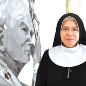 – Jestem siostrą zakonną ze Zgromadzenia Sióstr Franciszkanek Rodziny Maryi. Od ponad 36 lat żyję powołaniem zakonnym i pracuję w edukacji. Moją misję traktuję jako służbę – zarówno Kościołowi, jak i młodemu pokoleniu. W pracy najważniejsze są dla mnie relacje, odpowiedzialność oraz troska o integralny rozwój człowieka – podkreśla dyrektor.