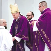 Sławek Warzecha zapewnia, że może liczyć na wsparcie i zrozumienie ze strony żony Uli. Ona mówi z kolei, że choć początkowo się bała, to wie, że mąż zdziała wiele dobrego. 