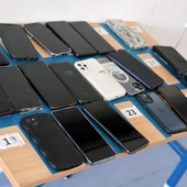 Zakaz telefonów w szkołach. Ekspert: przepis potrzebny, ale trudny do wyegzekwowania