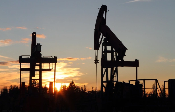 Ceny ropy gwałtownie spadają. Największa przecena od lat