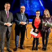 Ławeczka. Historia o godności i marzeniach