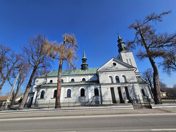 Witraże w Mędrzechowie