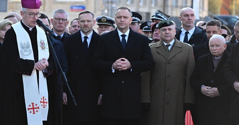 Msza w rocznicę katastrofy smoleńskiej. Bp Lechowicz: Jeśli chcemy dobrze służyć Polsce, powinniśmy podporządkować partyjne interesy dobru wspólnemu