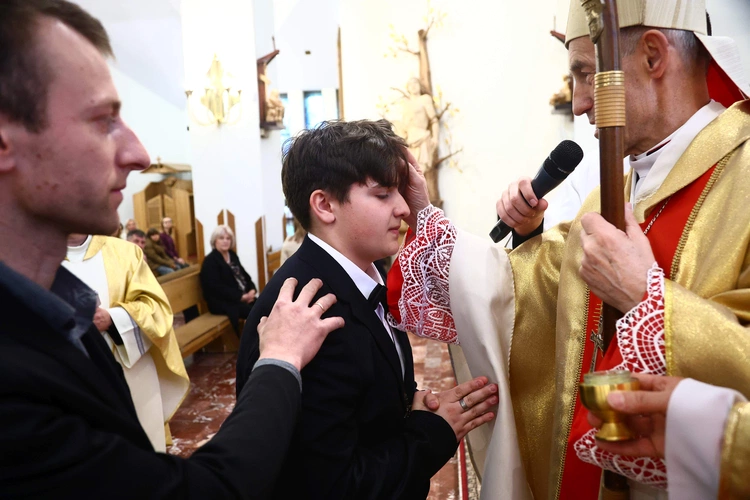 Bierzmowanie w Łososinie Dolnej